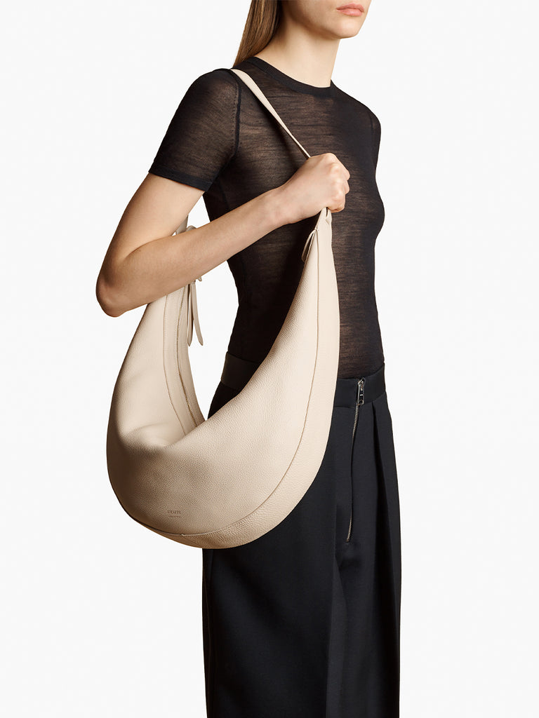 【送料&関税込】Khaite augustina Hobo Shoulder Bag FW24P_KHAITE_AUGUSTINAHOBO_IVO
