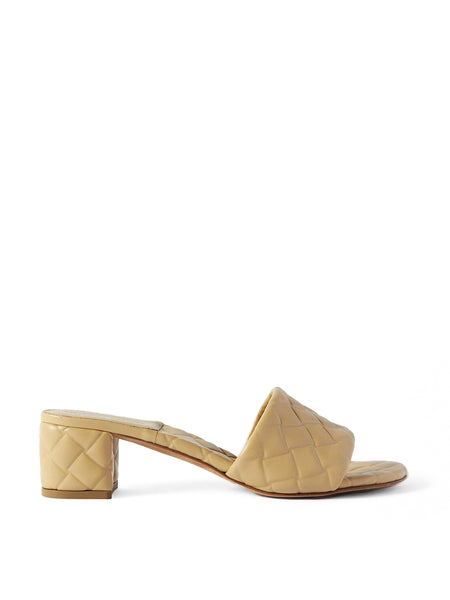 SS24P_BOTTEGA-VENETA_AMY-MULE-