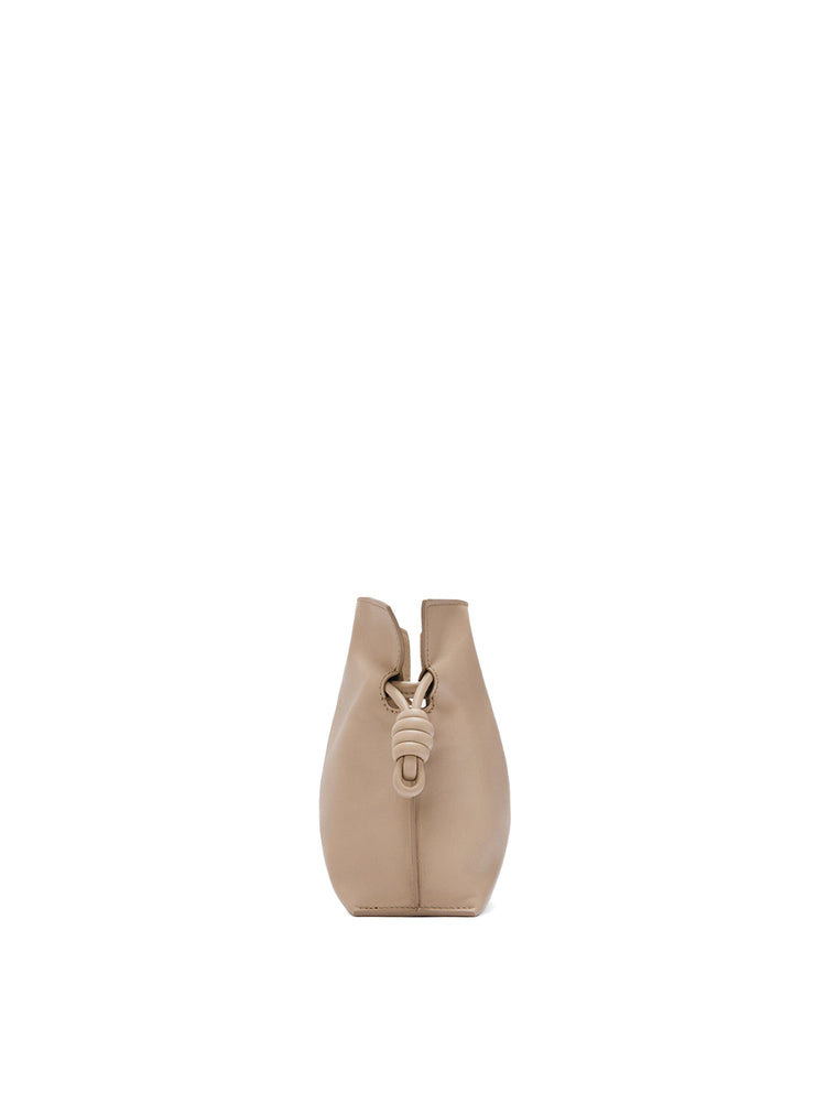 クラッチバッグ Loewe Clutch Flamenco Mini In Pelle Flamenco Mini leather clutch in black - Loewe | Mytheresa