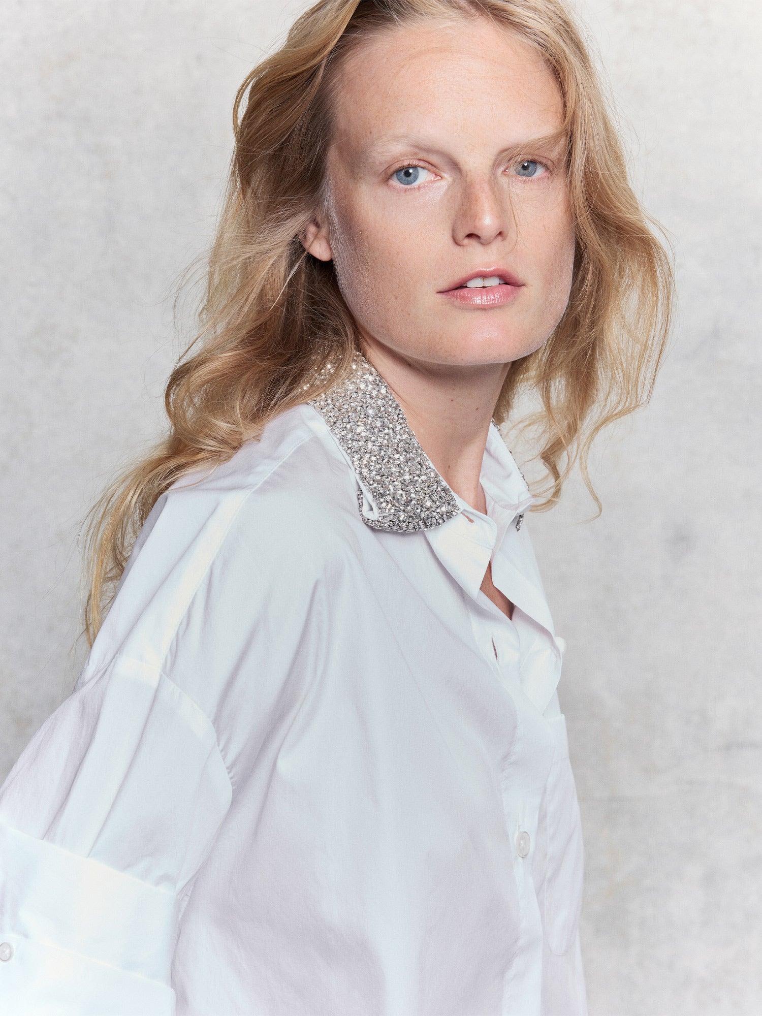 Next Ex with Crystal Collar in Super Compact Poplin