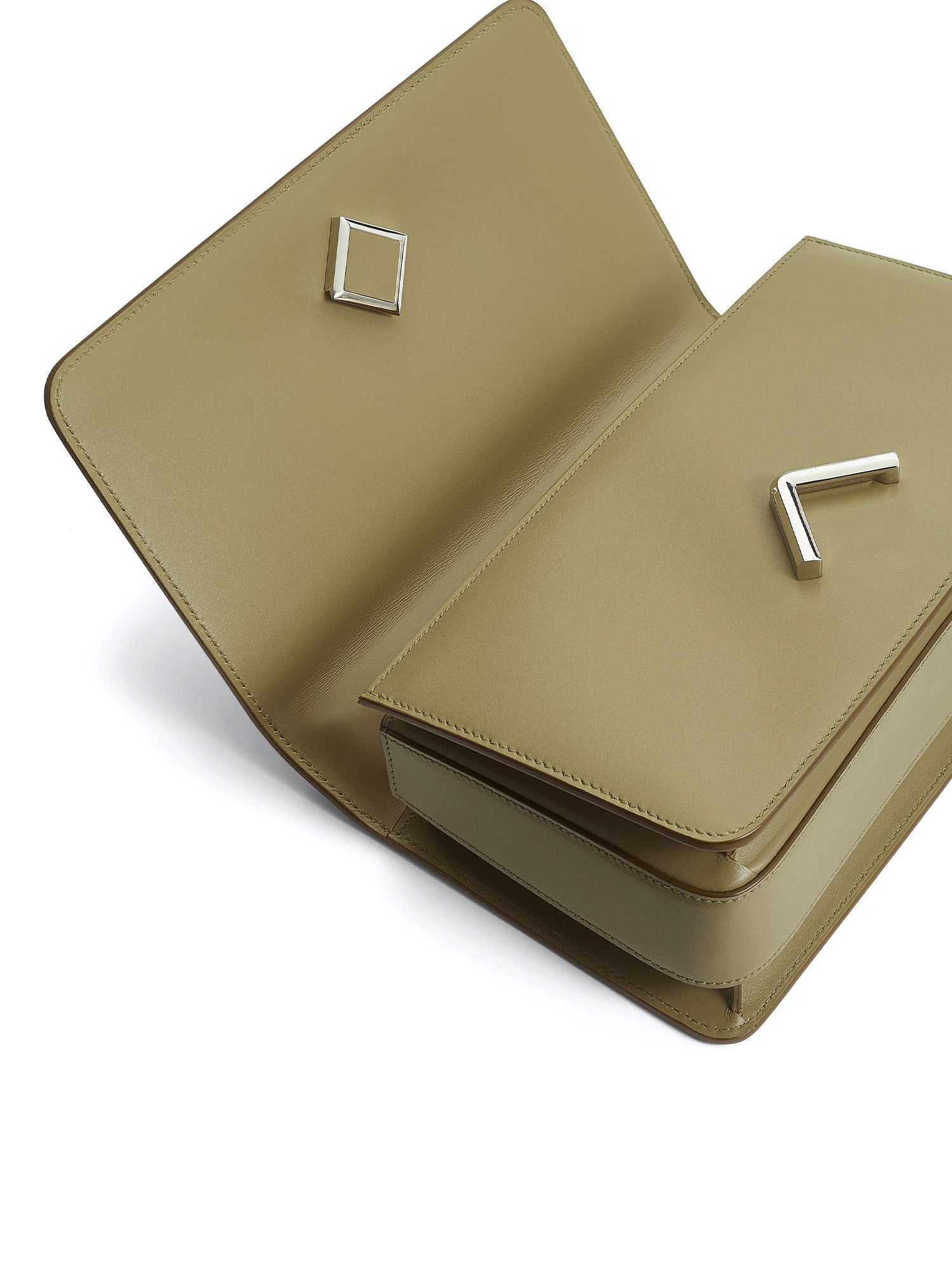 Nox Box Clutch with Stainless Steel