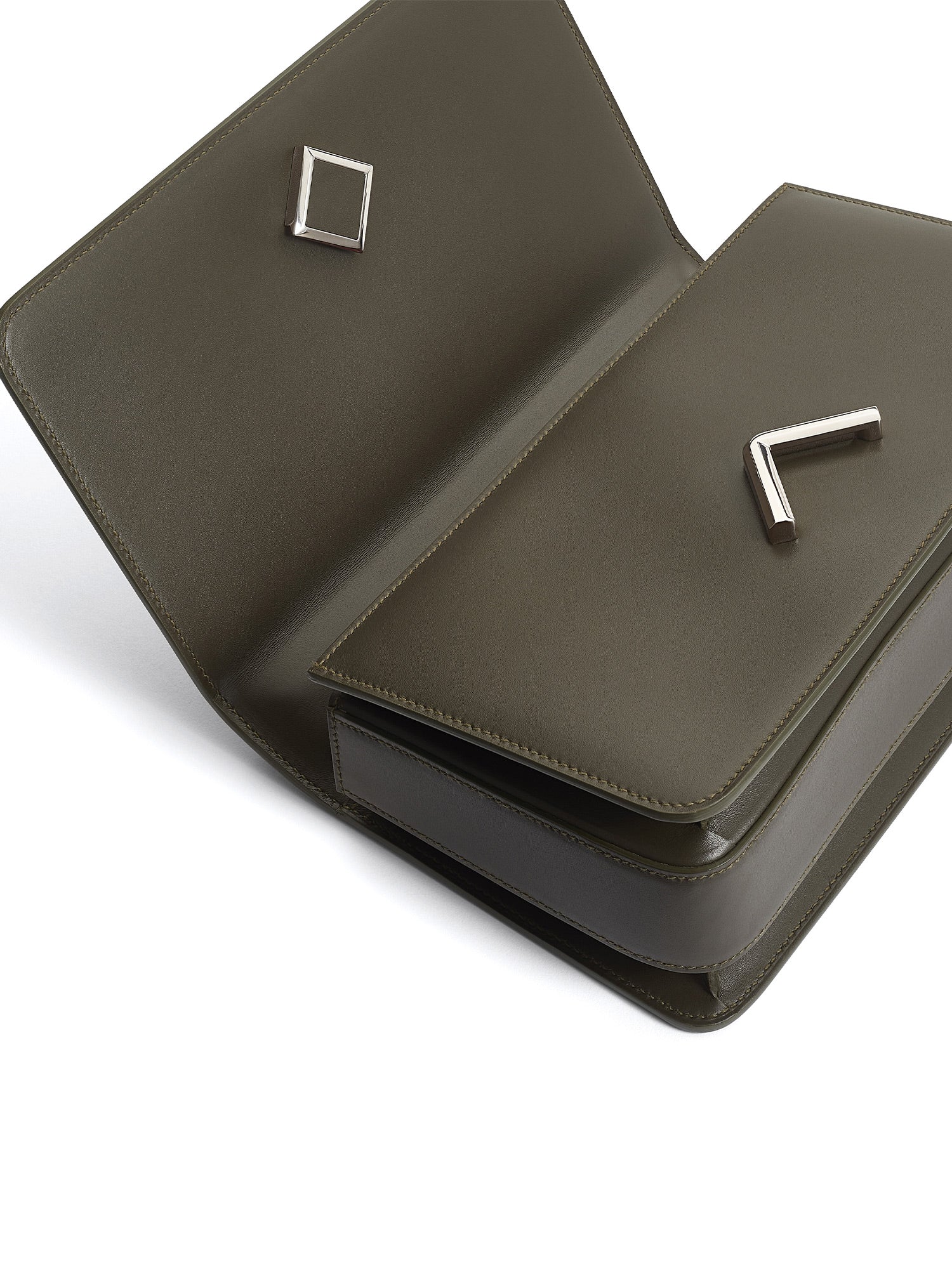 Nox Box Clutch with Stainless Steel