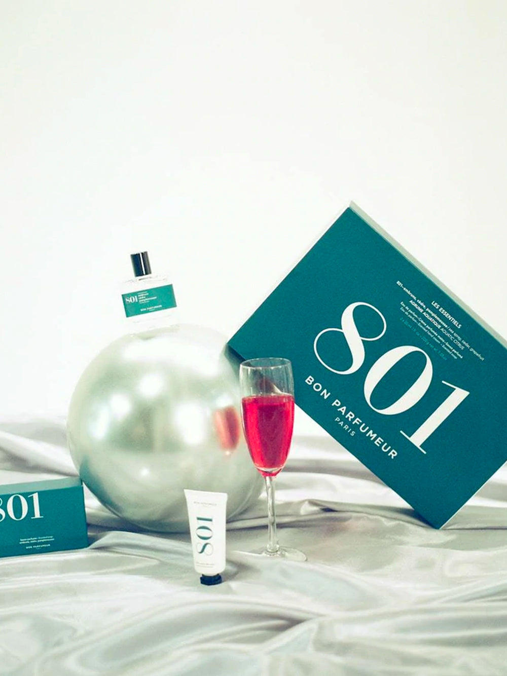 Les Essentiels Set 801